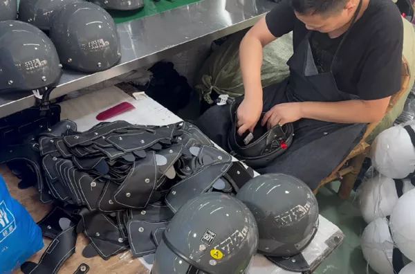 전문 오토바이 헬멧 공급업체는 어떻게 신뢰할 수 있는 해외 애프터 서비스를 보장합니까?